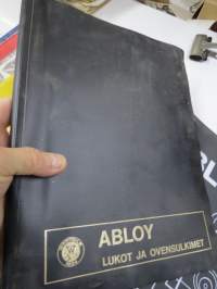 Lukko- ja lukitusalan tuoteluetteloita, tehtaiden ja maahantuojien kirjeitä yms. erä kansioissa, mm. Abloy, Boda, Börkey
