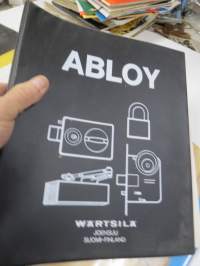 Lukko- ja lukitusalan tuoteluetteloita, tehtaiden ja maahantuojien kirjeitä yms. erä kansioissa, mm. Abloy, Boda, Börkey