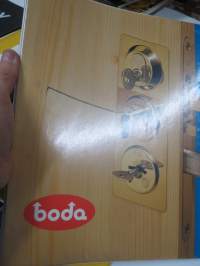 Lukko- ja lukitusalan tuoteluetteloita, tehtaiden ja maahantuojien kirjeitä yms. erä kansioissa, mm. Abloy, Boda, Börkey