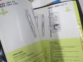 Lukko- ja lukitusalan tuoteluetteloita, tehtaiden ja maahantuojien kirjeitä yms. erä kansioissa, mm. Abloy, Boda, Börkey