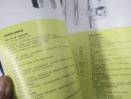 Lukko- ja lukitusalan tuoteluetteloita, tehtaiden ja maahantuojien kirjeitä yms. erä kansioissa, mm. Abloy, Boda, Börkey