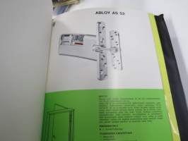 Lukko- ja lukitusalan tuoteluetteloita, tehtaiden ja maahantuojien kirjeitä yms. erä kansioissa, mm. Abloy, Boda, Börkey