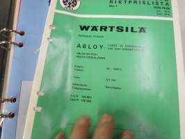 Lukko- ja lukitusalan tuoteluetteloita, tehtaiden ja maahantuojien kirjeitä yms. erä kansioissa, mm. Abloy, Boda, Börkey