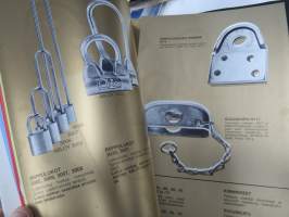 Lukko- ja lukitusalan tuoteluetteloita, tehtaiden ja maahantuojien kirjeitä yms. erä kansioissa, mm. Abloy, Boda, Börkey