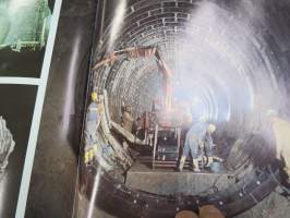 Helsinki rakentaa metroa - Helsinki bygger metro