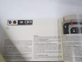 Grundig C201-FM radiokasettisoitin -alkuperäiset käyttöohjeet, piirikaaviot ym. paperit, jotka kuoressa olleet mukana toimituslaatikossa