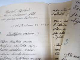 Lauluja - 1928, perinteinen musta vahakantinen vihko, johon kirjoitettu laulujen sanoja