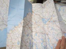 Autoilijan tiekartta / bilistens vägkarta / Motoring road map / Auto-Strassenkarte 1981 : 800 000 - Suomi ja Pohjois-Kalotti - Finland och Nordkalotten / Finland