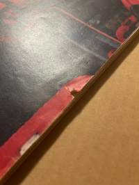 Apu 1966 nr 48, Menevät miehet Mikko Repo Savonlinnasta, Nesteen Naantalin satama, Arja Hassinen Sirkus Sariolan käärmetanssija