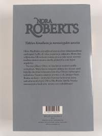 Nora Roberts -paketti (5 kirjaa) : Tähtien virta ; Menneisyyden vangit ; Sydänyö ; Rakkauden kuu ; Kohtalo kuljettaa