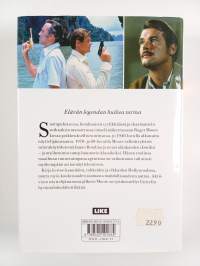 Nimeni on Moore, Roger Moore