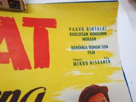 Pojat - Grabbarna, ohjaus Mikko Niskanen, Paavo Rintalan romaanin mukaan, pääosissa (Vesa-)-Matti Loiri, Pentti Tarkiainen, Liisa Nevalainen -elokuvajuliste