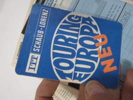 Schaub-Lorenz Touring Europa matkaradio -alkuperäiset käyttöohjeet, piirikaaviot ym. paperit, jotka olleet mukana