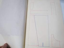 Kaavaoppivihko - jonkinoppilaitoksen käsityönopetuksen tai vastaavan &quot;työvihko&quot;, jossa iso määrä erilaisten vaatteiden kaavoja yms.