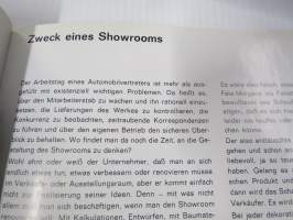 Mercedes-Benz Showroom - Einführung in die Schaufenster gestaltung -autoliikkeiden esittelytilojen järjestely, tehtaan virallinen kirjajulkaisu