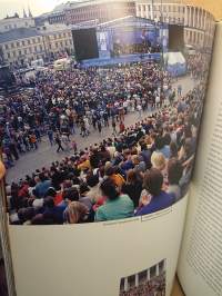 Värien ja tunnelmien Helsinki = Helsinki - A city journal