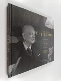 Jean Sibelius kodissaan = Jean Sibelius i sitt hem = Jean Sibelius at home