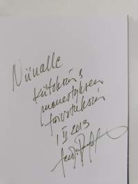 Toimitusjohtaja suojelusenkelinä ja muita valittuja paloja (signeerattu, tekijän omiste)