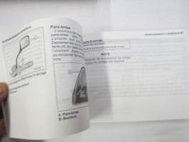 Kawasaki Versys Owner´s Manual, Manuel du proprietaire, Betribsanleitung -moottoripyörä, käyttöohjekirja englanniksi, ranskaksi, saksaksi