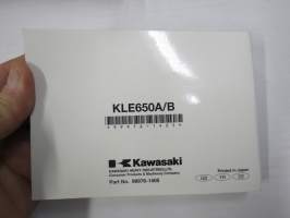 Kawasaki Versys Owner´s Manual, Manuel du proprietaire, Betribsanleitung -moottoripyörä, käyttöohjekirja englanniksi, ranskaksi, saksaksi