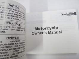 Kawasaki VN900 Classic Owner´s Manual, Manuel du proprietaire, Betribsanleitung -moottoripyörä, käyttöohjekirja englanniksi, ranskaksi, saksaksi