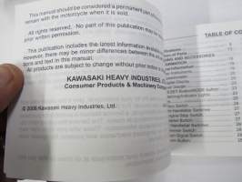 Kawasaki VN900 Classic Owner´s Manual, Manuel du proprietaire, Betribsanleitung -moottoripyörä, käyttöohjekirja englanniksi, ranskaksi, saksaksi