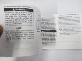 Kawasaki VN900 Classic Owner´s Manual, Manuel du proprietaire, Betribsanleitung -moottoripyörä, käyttöohjekirja englanniksi, ranskaksi, saksaksi