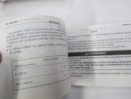 Kawasaki VN900 Classic Owner´s Manual, Manuel du proprietaire, Betribsanleitung -moottoripyörä, käyttöohjekirja englanniksi, ranskaksi, saksaksi