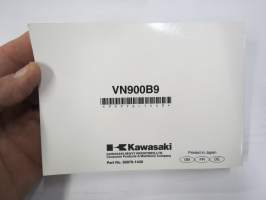 Kawasaki VN900 Classic Owner´s Manual, Manuel du proprietaire, Betribsanleitung -moottoripyörä, käyttöohjekirja englanniksi, ranskaksi, saksaksi