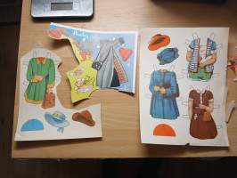 4 Baby Show paperinukkea 1940-50 -luvulta ja vaatteita ym.