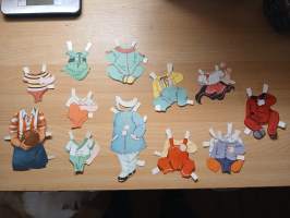 4 Baby Show paperinukkea 1940-50 -luvulta ja vaatteita ym.