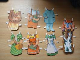 4 Baby Show paperinukkea 1940-50 -luvulta ja vaatteita ym.