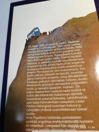 Hurmaava joukkoitsemurha, 1990.  - Ei, loppu tästä on tehtävä, tuumi maailman murjoma Onni Rellonen. Hän ottaa revolverinsa ja lähtee sopivan syrjäiselle ladolle