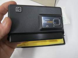 Kodak Disc 6000 camera -kamera alkuperäisessä pakkauksessaan, mukana ranneke ja ohjekirja +erillinen suomenkielinen ohjekirja