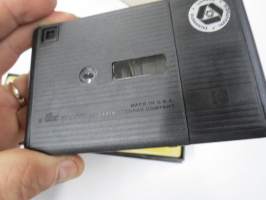 Kodak Disc 6000 camera -kamera alkuperäisessä pakkauksessaan, mukana ranneke ja ohjekirja +erillinen suomenkielinen ohjekirja