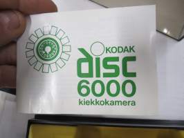 Kodak Disc 6000 camera -kamera alkuperäisessä pakkauksessaan, mukana ranneke ja ohjekirja +erillinen suomenkielinen ohjekirja