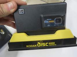Kodak Disc 6000 camera -kamera alkuperäisessä pakkauksessaan, mukana ranneke ja ohjekirja +erillinen suomenkielinen ohjekirja
