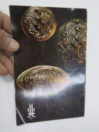 Muinaissuomalaista muotoilua - Kalevala Koru -myyntijulkaisu, kirja