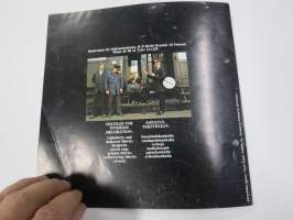 Marjatta Metsovaara - Värikäs matka -myyntiesite