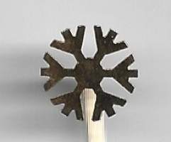 Lumihiutale  -   neulamerkki, rintamerkki