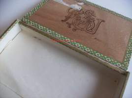 Privilegio - sikarilaatikko puuta , koko 14x19x3 cm