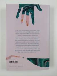 Maailma käden ulottuvilla : romaani