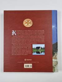 Pyhimyksiä ja paanukattoja : kulttuuriretkiä Suomen kirkkoihin