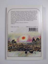 Momo : merkillinen tarina harmaista herroista ja tytöstä, joka antoi ihmisille takaisin ajan