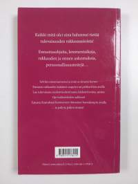 Oikotie onneen : nuoren naisen ennustuskirja