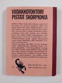 Viidakkotohtori pistää skorpionia