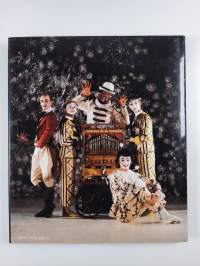 Stuttgarter Ballett : auf neuen Wegen = Stuttgarter Ballet : going new directions