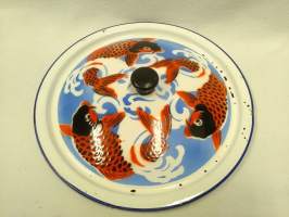 Emalikansi Kaloja aalloissa