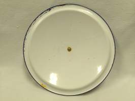 Emalikansi Kaloja aalloissa