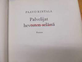 Palvelijat hevosten selässä